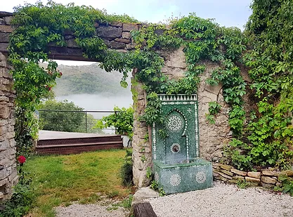 Le lieu 17 fontaine avant